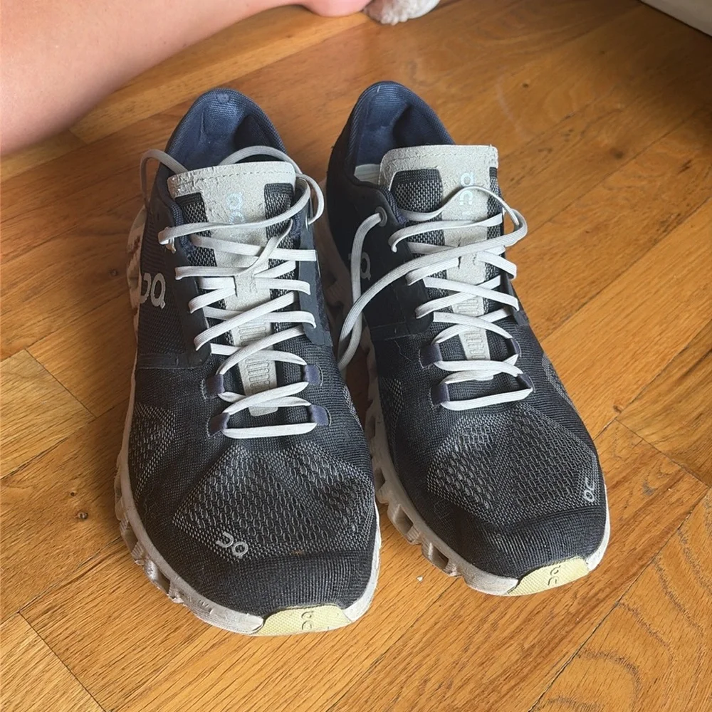 On cloud cloud Tec shoes